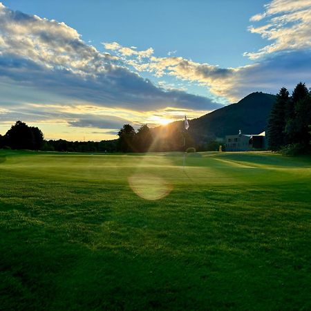 Teehouse Golf Apartment Челадна Экстерьер фото