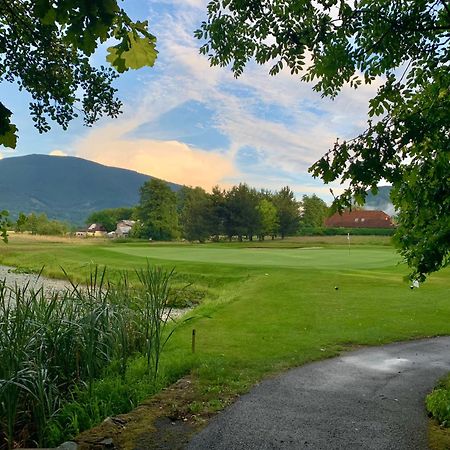 Teehouse Golf Apartment Челадна Экстерьер фото