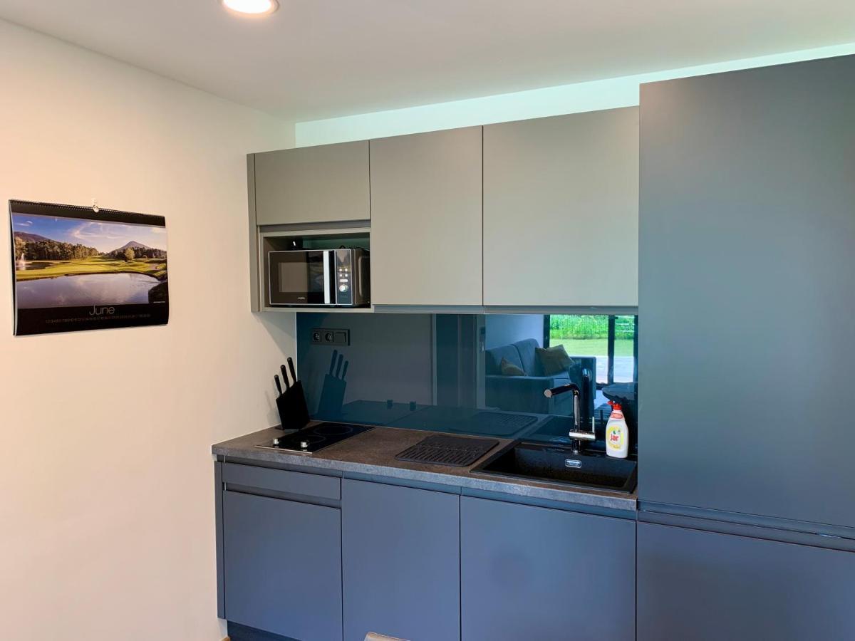 Teehouse Golf Apartment Челадна Экстерьер фото