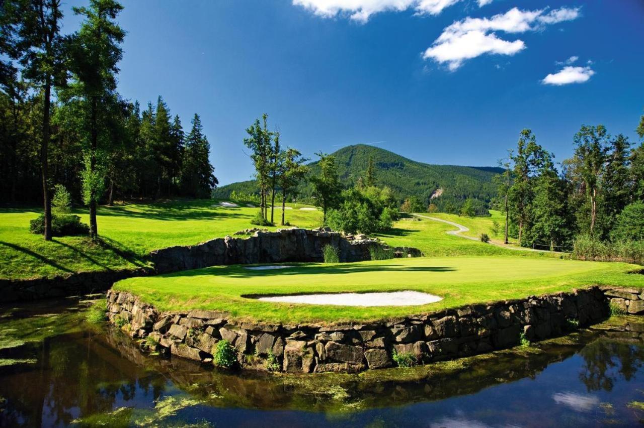 Teehouse Golf Apartment Челадна Экстерьер фото